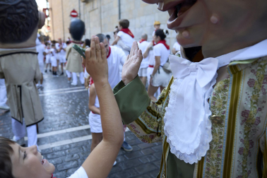 Fotos de la salida de la Comparsa de Gigantes y Cabezudos este 13 de julio de San Fermín 2025 /