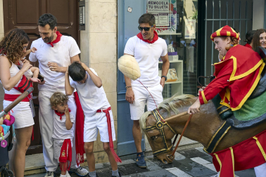 Fotos de la salida de la Comparsa de Gigantes y Cabezudos este 13 de julio de San Fermín 2025 /
