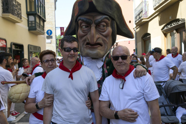 Fotos de la salida de la Comparsa de Gigantes y Cabezudos este 13 de julio de San Fermín 2025 /