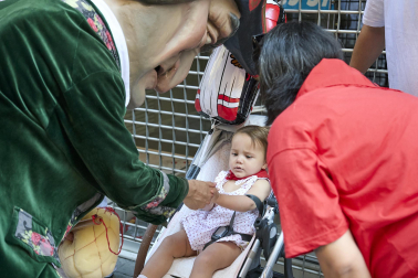 Fotos de la salida de la Comparsa de Gigantes y Cabezudos este 13 de julio de San Fermín 2025 /