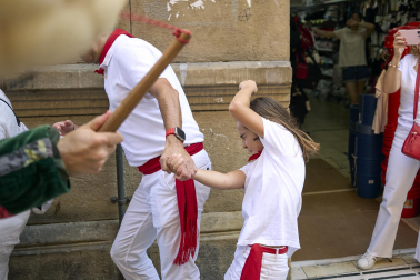Fotos de la salida de la Comparsa de Gigantes y Cabezudos este 13 de julio de San Fermín 2025 /