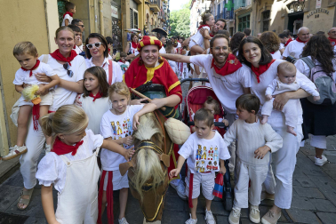 Fotos de la salida de la Comparsa de Gigantes y Cabezudos este 13 de julio de San Fermín 2025 /