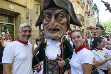 Fotos de la salida de la Comparsa de Gigantes y Cabezudos este 13 de julio de San Fermín 2025 /