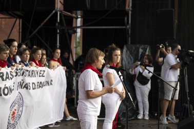 Fotos de la concentración multitudinaria en repulsa de las agresiones sexistas en Sanfermines