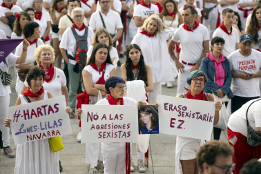 Fotos de la concentración multitudinaria en repulsa de las agresiones sexistas en Sanfermines