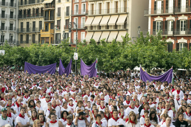 Fotos de la concentración multitudinaria en repulsa de las agresiones sexistas en Sanfermines