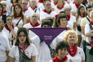Fotos de la concentración multitudinaria en repulsa de las agresiones sexistas en Sanfermines