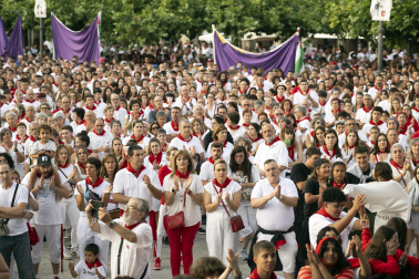 Fotos de la concentración multitudinaria en repulsa de las agresiones sexistas en Sanfermines