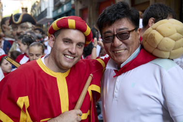 Fotos de la salida de la Comparsa de Gigantes y Cabezudos este 14 de julio de San Fermín 2025.
