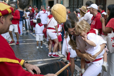 Fotos de la salida de la Comparsa de Gigantes y Cabezudos este 14 de julio de San Fermín 2025.