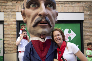 Fotos de la salida de la Comparsa de Gigantes y Cabezudos este 14 de julio de San Fermín 2025.