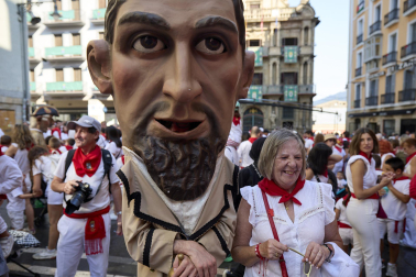 Fotos de la salida de la Comparsa de Gigantes y Cabezudos este 14 de julio de San Fermín 2025.