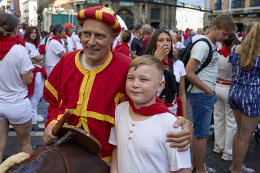 Fotos de la salida de la Comparsa de Gigantes y Cabezudos este 14 de julio de San Fermín 2025.