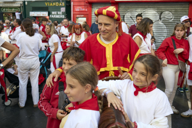 Fotos de la salida de la Comparsa de Gigantes y Cabezudos este 14 de julio de San Fermín 2025.