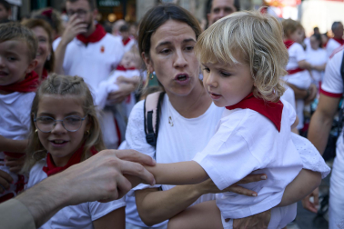 Fotos de la salida de la Comparsa de Gigantes y Cabezudos este 14 de julio de San Fermín 2025.