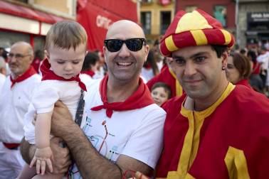 Fotos de la salida de la Comparsa de Gigantes y Cabezudos este 14 de julio de San Fermín 2025.
