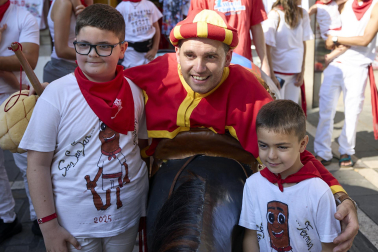 Fotos de la salida de la Comparsa de Gigantes y Cabezudos este 14 de julio de San Fermín 2025.