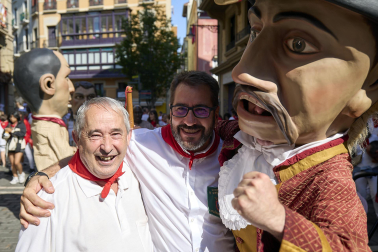 Fotos de la salida de la Comparsa de Gigantes y Cabezudos este 14 de julio de San Fermín 2025.