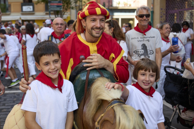 Fotos de la salida de la Comparsa de Gigantes y Cabezudos este 14 de julio de San Fermín 2025.