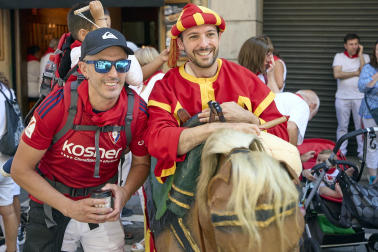 Fotos de la salida de la Comparsa de Gigantes y Cabezudos este 14 de julio de San Fermín 2025.