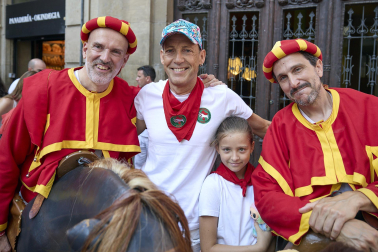 Fotos de la salida de la Comparsa de Gigantes y Cabezudos este 14 de julio de San Fermín 2025.