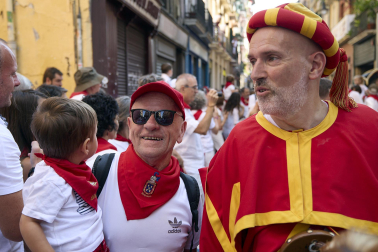 Fotos de la salida de la Comparsa de Gigantes y Cabezudos este 14 de julio de San Fermín 2025.