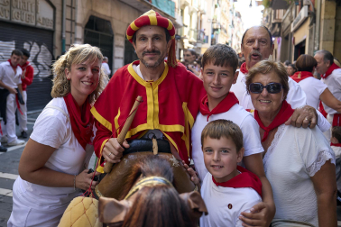 Fotos de la salida de la Comparsa de Gigantes y Cabezudos este 14 de julio de San Fermín 2025.