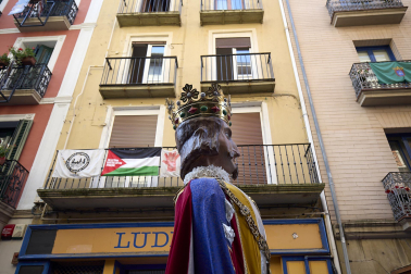 Fotos de la salida de la Comparsa de Gigantes y Cabezudos este 14 de julio de San Fermín 2025.