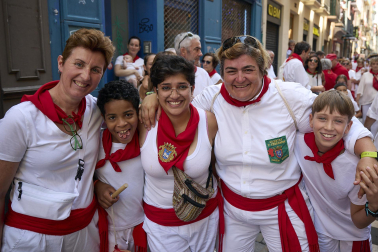 Fotos de la salida de la Comparsa de Gigantes y Cabezudos este 14 de julio de San Fermín 2025.
