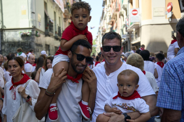 Fotos de la salida de la Comparsa de Gigantes y Cabezudos este 14 de julio de San Fermín 2025.