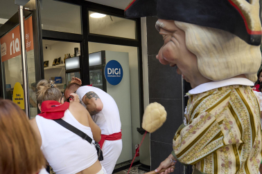 Fotos de la salida de la Comparsa de Gigantes y Cabezudos este 14 de julio de San Fermín 2025.