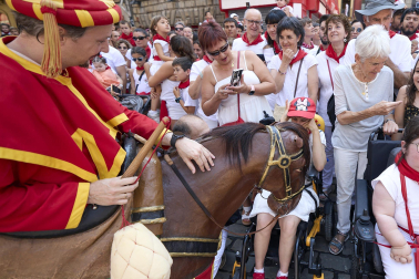 Fotos de la salida de la Comparsa de Gigantes y Cabezudos este 14 de julio de San Fermín 2025.