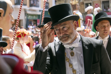 Fotos de la salida de la Comparsa de Gigantes y Cabezudos este 14 de julio de San Fermín 2025.