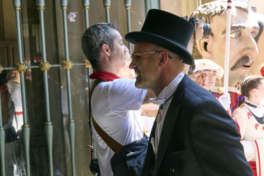 Fotos de la salida de la Comparsa de Gigantes y Cabezudos este 14 de julio de San Fermín 2025.
