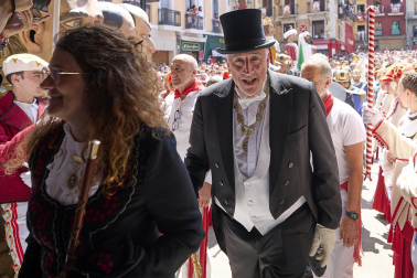 Fotos de la salida de la Comparsa de Gigantes y Cabezudos este 14 de julio de San Fermín 2025.