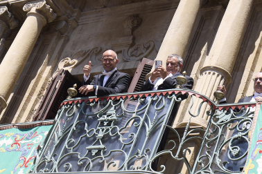 Fotos de la salida de la Comparsa de Gigantes y Cabezudos este 14 de julio de San Fermín 2025.