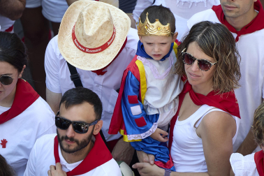 Fotos de la salida de la Comparsa de Gigantes y Cabezudos este 14 de julio de San Fermín 2025.