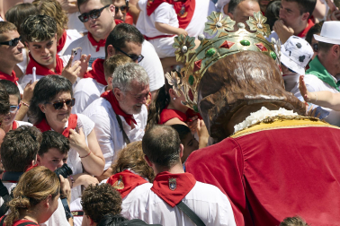 Fotos de la salida de la Comparsa de Gigantes y Cabezudos este 14 de julio de San Fermín 2025.