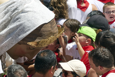 Fotos de la salida de la Comparsa de Gigantes y Cabezudos este 14 de julio de San Fermín 2025.