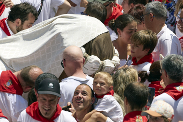 Fotos de la salida de la Comparsa de Gigantes y Cabezudos este 14 de julio de San Fermín 2025.