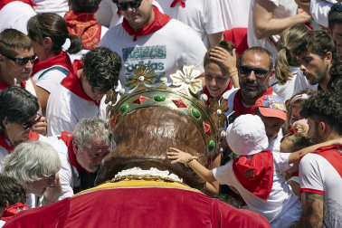 Fotos de la salida de la Comparsa de Gigantes y Cabezudos este 14 de julio de San Fermín 2025.