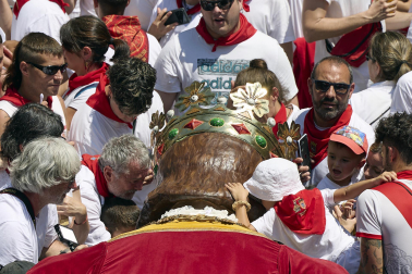Fotos de la salida de la Comparsa de Gigantes y Cabezudos este 14 de julio de San Fermín 2025.