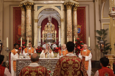 Un momento de la Octava en la capilla de San Fermín