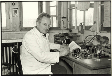 Oskar Barnack 

en su lugar de 

trabajo en 1934