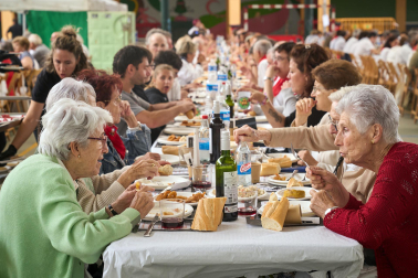Comida popular en fiestas de Burlada 2025.