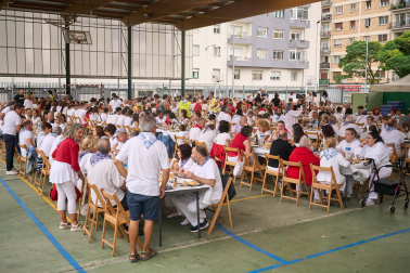 Comida popular en fiestas de Burlada 2025.