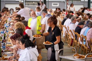 Comida popular en fiestas de Burlada 2025.