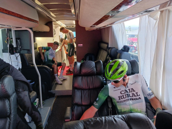 Imagen del interior del bus del Caja Rural