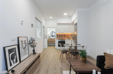 Cocina abierta al salón en el loft disponible en la Rochapea