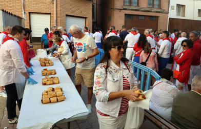Fotos del almuerzo popular de las fiestas de Azagra 2025